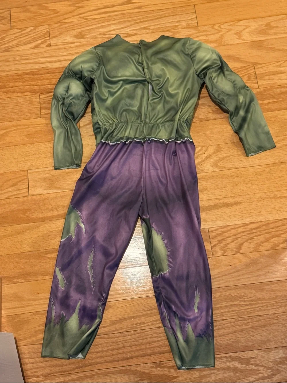 Kids size small (fits about ages 5-6) Incredible Hulk costume - Picture 4 of 8